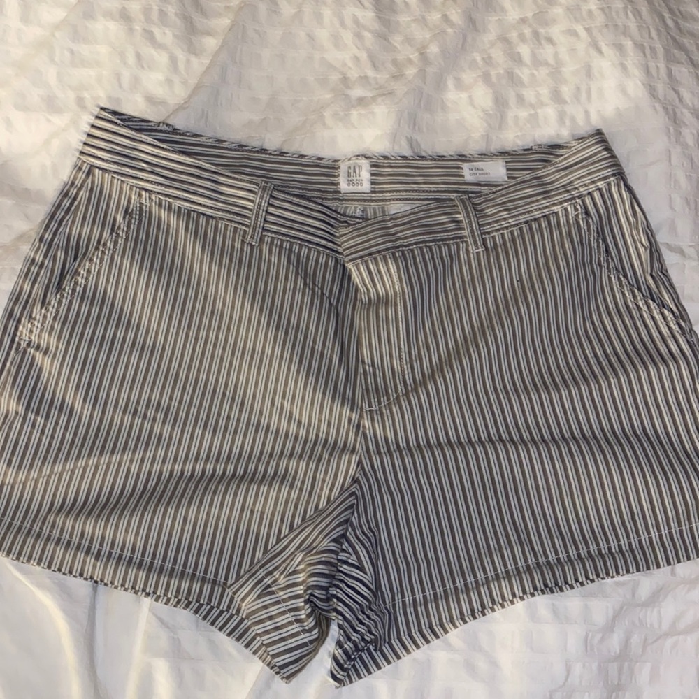 Gap stripped city shorts